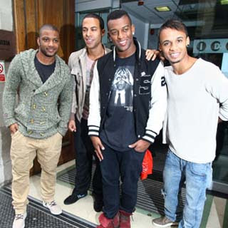 JLS - She Makes Me Wanna Lyrics | Letras | Lirik | Tekst | Text | Testo | Paroles - Source: musicjuzz.blogspot.com