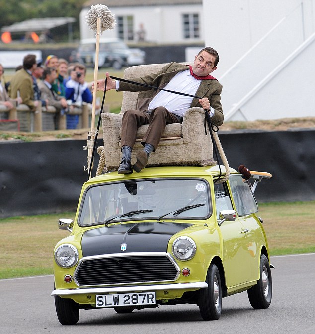 Dalam kesehariannya MrBean mengendarai sebuah Mini Cooper pada episode 