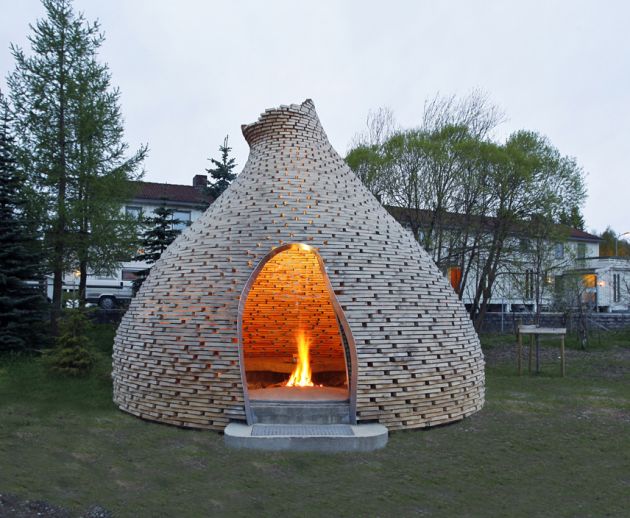 Outdoor Fireplace by Haugen/Zohar Architects