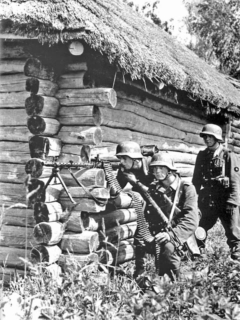 German machine-gun squad with MG 34, 29 July 1941 worldwartwo.filminspector.com