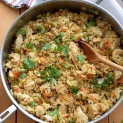 Cómo hacer arroz frito con pollo y vegetales