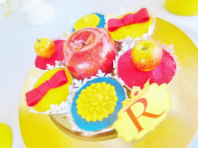 Snow White Themed Cupcake