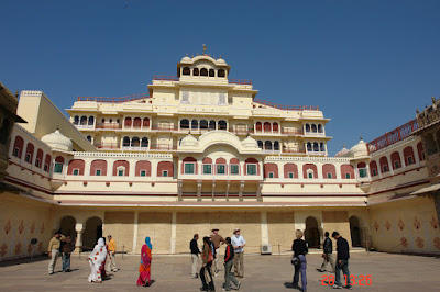 Photos of tourists and courtyard in the Jaipur City Palace