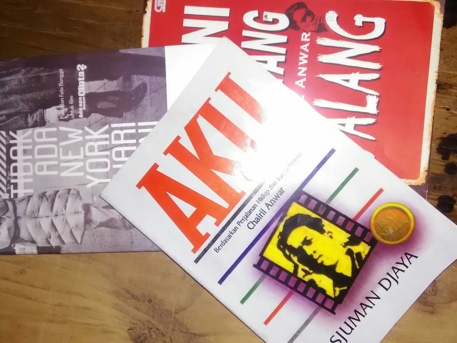 3 Buku Yang Wajib Dimiliki Fans Berat AADC