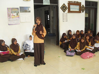 Siswa MTs Darul Hikmah Subah di Masjid Sengon