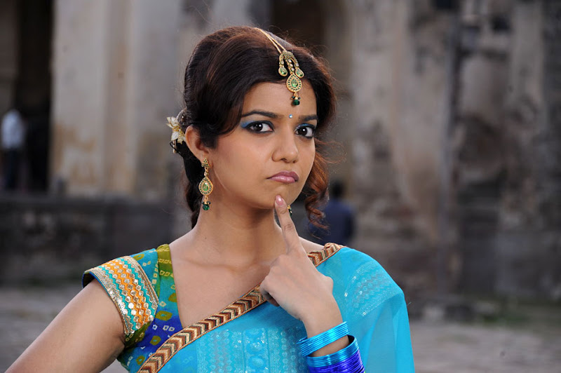 Swathi Actress Stills cleavage