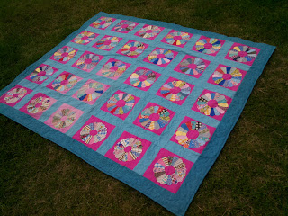 Susana Neiger's great-great grandmother Minnie Belle's Vintage Dresden Plate Quilt