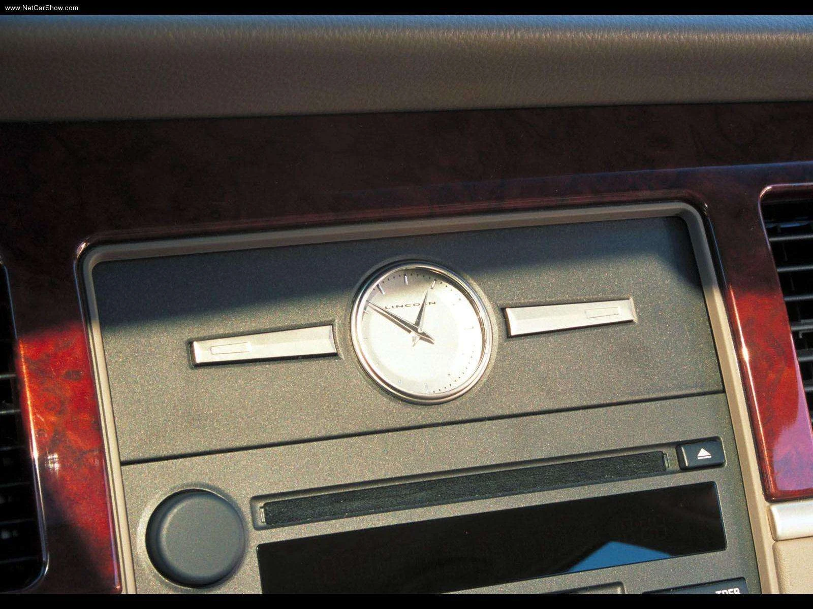 Hình ảnh xe ô tô Lincoln Town Car 2003 & nội ngoại thất