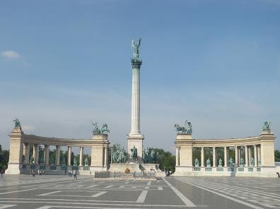 Piazza degli Eroi