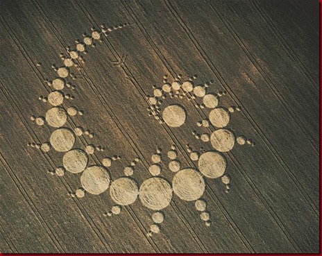 Motif crop circle di sebiah ladang