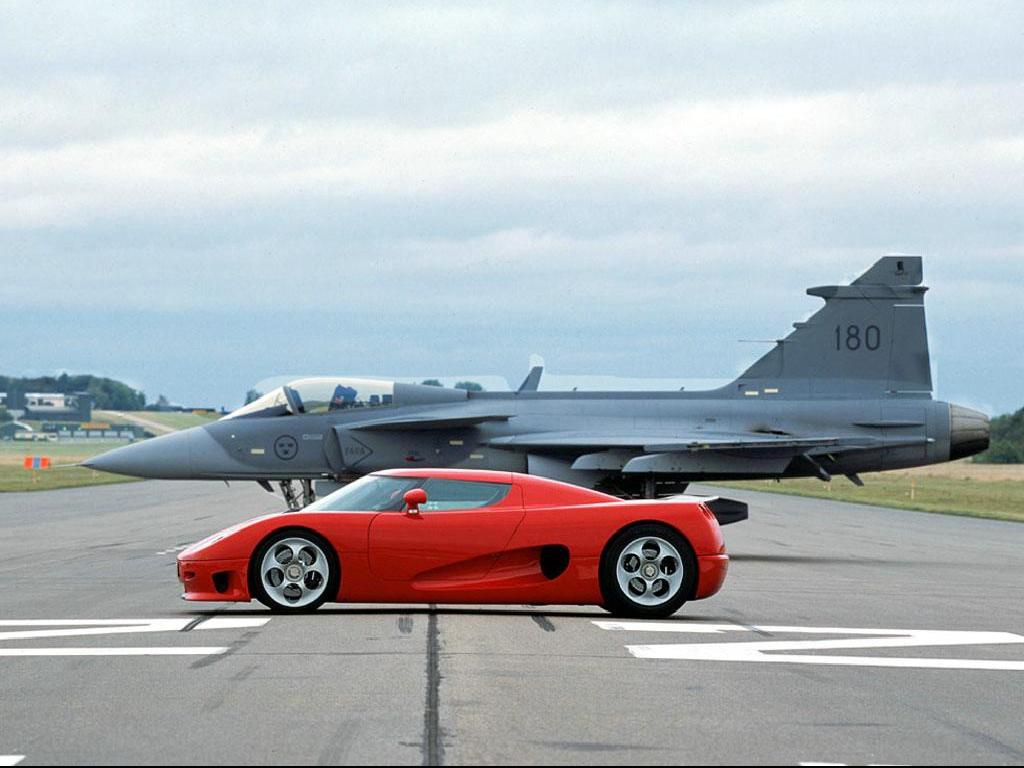 Jet Ferrari yellow supercar