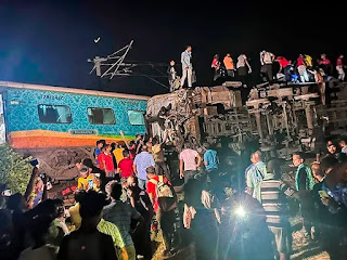 حادث قطار مأساوي في الهند يودي بحياة 50 شخصًا ويصيب 400 آخرين