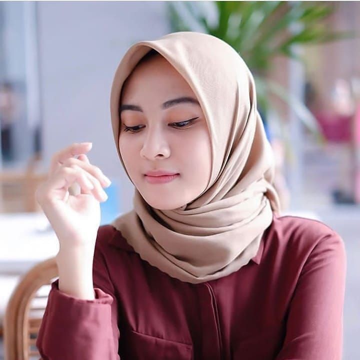 The hijab model is beautiful and suitable for casual wear