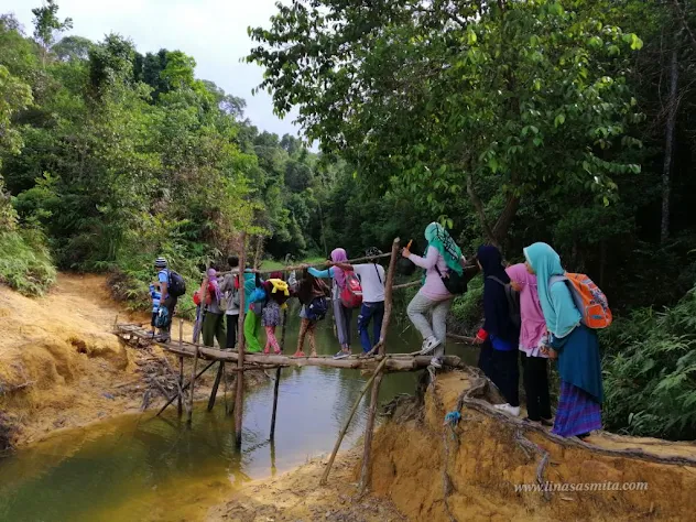 Jembatan menuju Telaga Bidadari batam