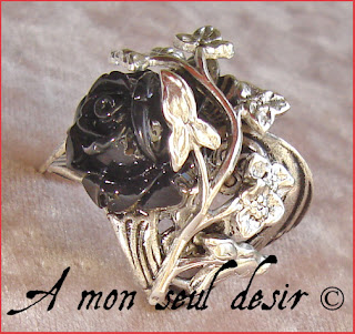 Bague gothique florale végétale rose noire gothic goth black rose flower ring 