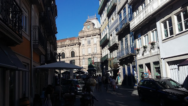 rue commerçante de Porto, Portugal