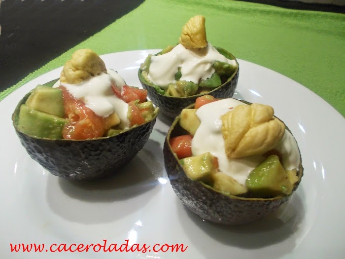 Ensalada de aguacates con castañas