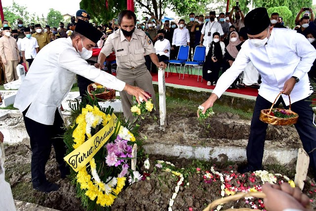 Pemakaman Adik Gubernur Edy Rahmayadi Berlangsung Khidmat