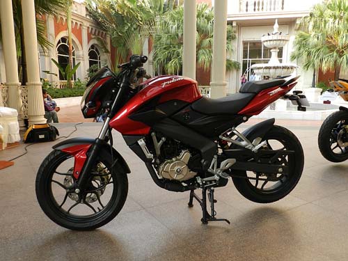 bajaj pulsar 200ns%2B(1) Bajaj Pulsar 200