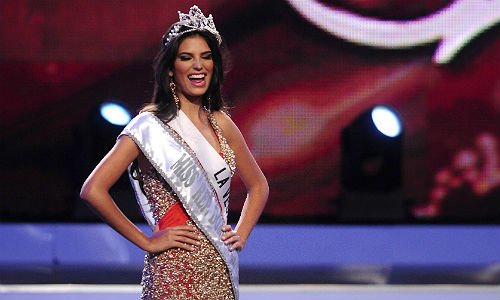 Miss Dominican Republic: Carlina Duran relinquish her crown