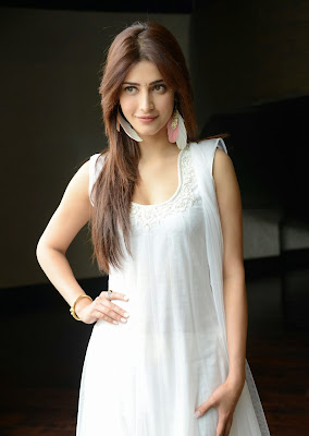 Shruti Haasan, Candid Photoshoot, bollywood actress, Indian Actress, Shruti Haasan Showcasing Her Stunning Figure In White Dress