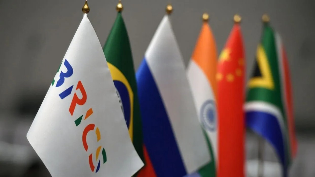 BRICS podrían debatir el uso de una moneda común