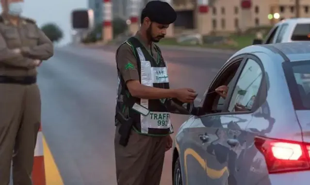 Fine for not using side Indicators before changing lanes in Saudi Arabia - Saudi-Expatriates.com