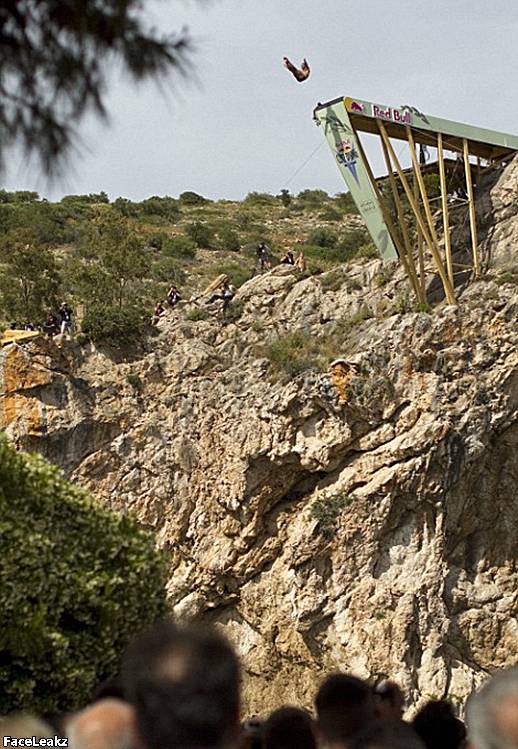 FaceLeakz - Foto para Perenang melompat dari Ketinggian Ekstrim di Cliff Diving World Series, Athena