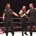 Triple H junta-se aos The Shield em Live Event da WWE