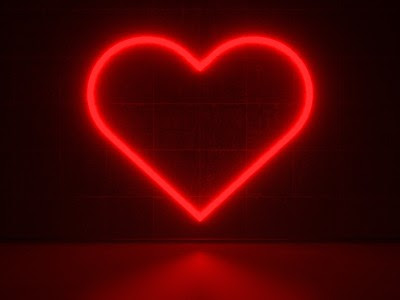  هل الحب عبر مواقع التواصل الاجتماعي حقيقي؟ قلب مضىء اضاءة heart shape lamp light red