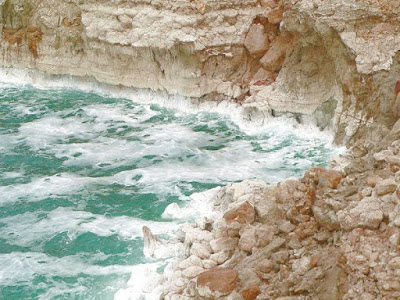 Susutnya air Laut Mati