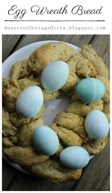 #Easter #Eggs #EasterBread #EggWreath #EggWreathBread #Homemade #Recipe