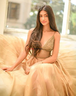 Alanna Panday at VOGUE Party wearing a Leg Slit Golden Gown by Manish Malra 4 bollycelebs.in Exclusive Pics.jpg