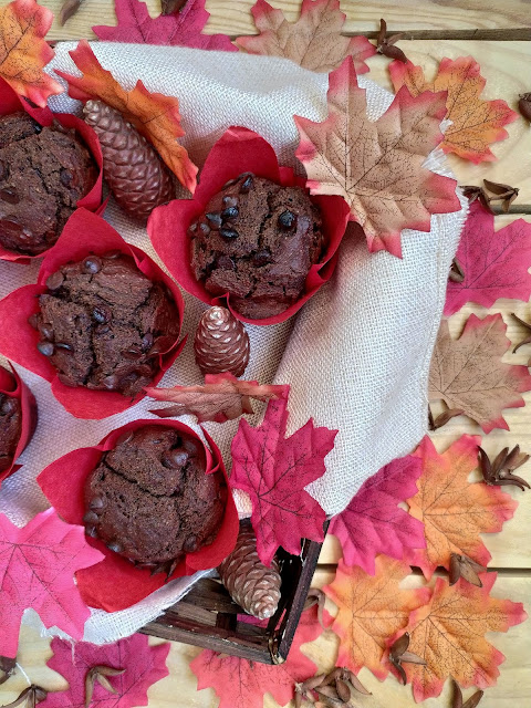 Receta de muffins de remolacha y chocolate. Desayunos y meriendas de otoño. Postre. Magdalena. Sencillo, rápido, rico, saludable. Cuca