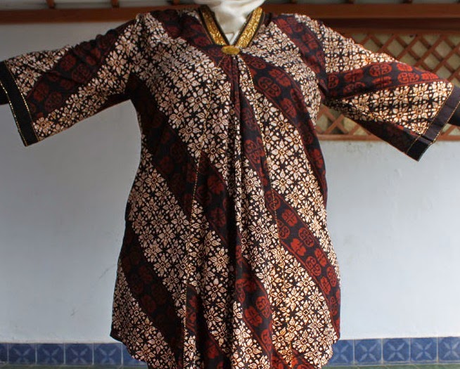 Model gambar  desain baju batik  untuk wanita  gemuk terbaru  