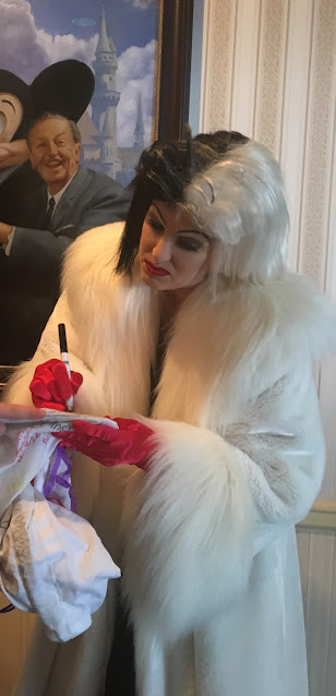 Cruella De Vil Signing Autographs Inside Disneyland