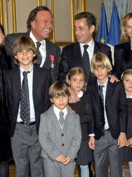 Kris Jenner, Angelina Jolie et Julio Iglesias sont quelques-unes des célébrités qui ont plus d'enfants