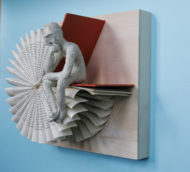Esculturas com livros e argila por Daniel Lai