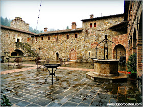 Ruta por las Bodegas del Valle de Napa: Patio Interior del Castello di Amorosa