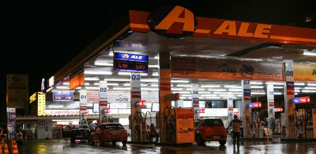 Um posto de gasolina e um presente misterioso: assim começou o escândalo que ameaça o governo