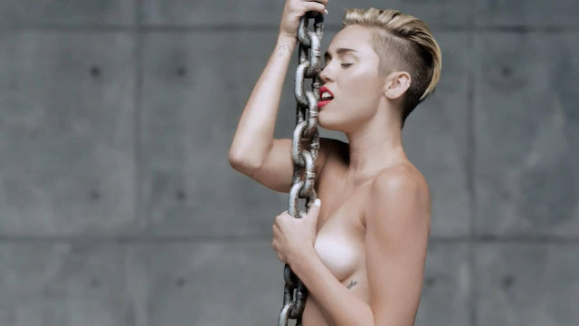 Miley Cyrus stripped to Naked Wrecking Ball