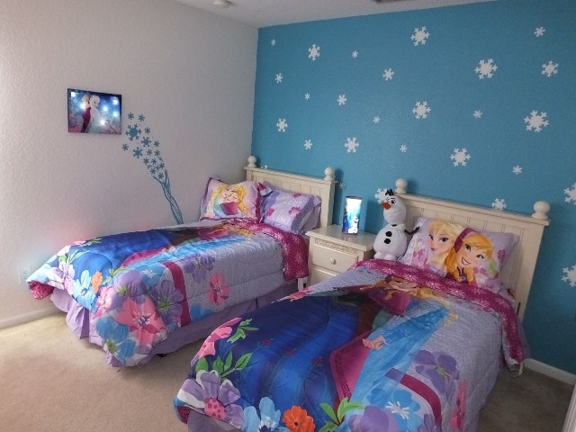 Kamar Tidur Anak Perempuan Bertema Frozen