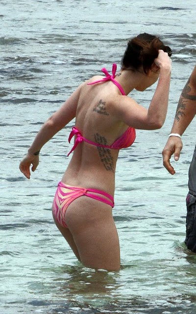 Megan Fox in a pink bikini on the beaches of  Hawaii with Brian Austin