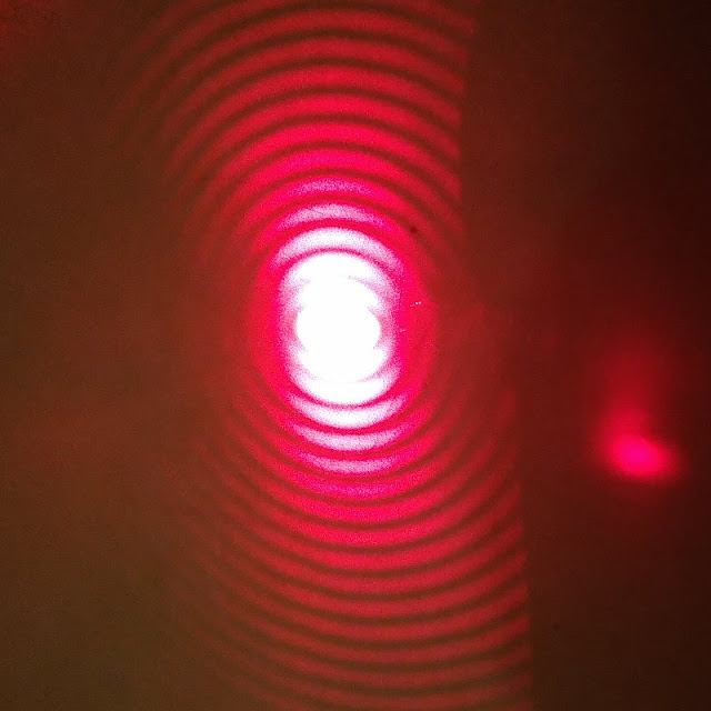 Fig.１　レーザーポインターの干渉縞