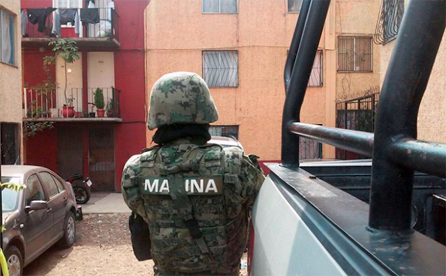 Los MARINOS ESCOLTANDO a CAPO y la GUARDIA NACIONAL se queda  PASMADA