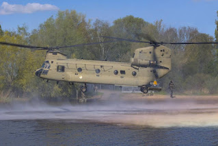 Helocasting operations Dutch Chinook