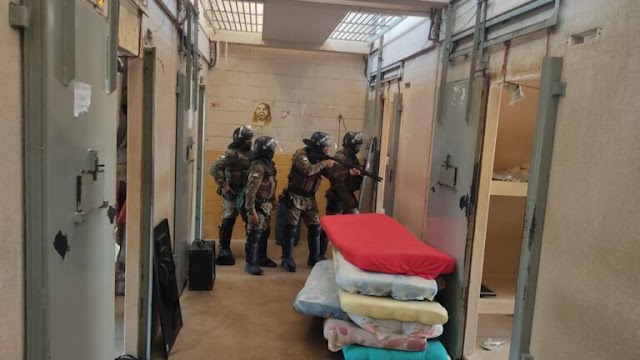 Cipe Caatinga apreende 1.200 porções de drogas e 23 celulares em presídio de Paulo Afonso
