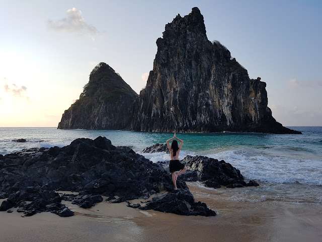 Morro Dois Irmãos na Praia da Cacimba - Fernando de Noronha