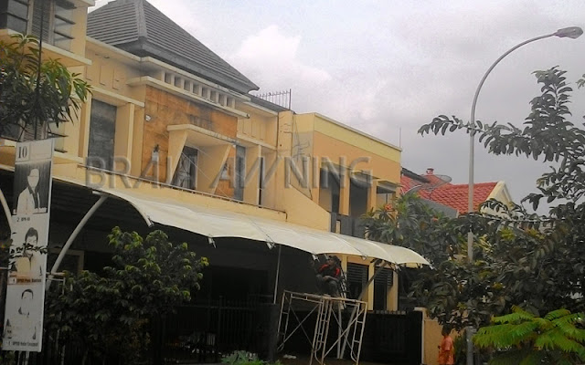  Tenda membrane untuk teras depan rumah