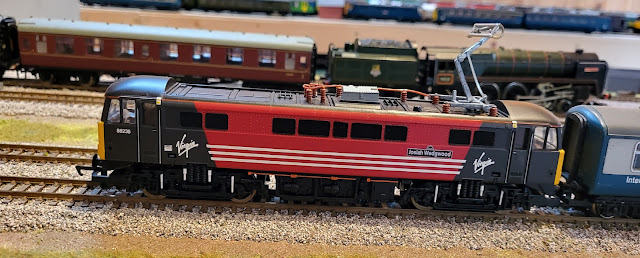 Hornby Class 86 Virgin livery